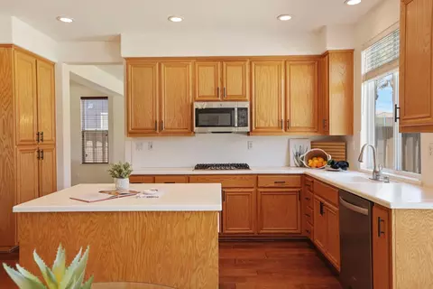 Kitchen - 305 Christopher Michael Ln, Tracy, CA 95377 photo 4 of 5