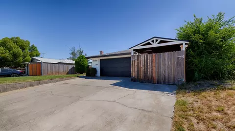 Exterior - 5758 Cada Cir, Carmichael, CA 95608 photo 3 of 7