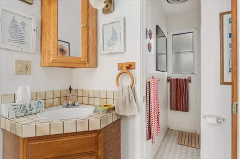 Bath - 791 Buckthorn Dr, Murphys, CA 95247 photo 6 of 6