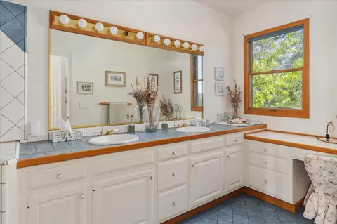 Bath - 791 Buckthorn Dr, Murphys, CA 95247 photo 3 of 6