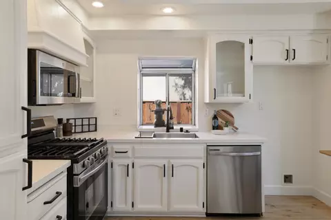 Kitchen - 330 Falcon Ct, Tracy, CA 95376 photo 3 of 4