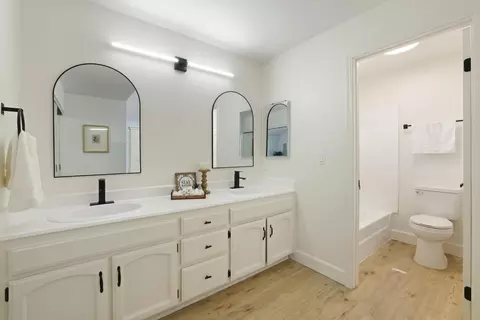Bath - 330 Falcon Ct, Tracy, CA 95376 photo 2 of 5