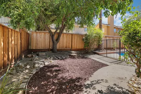 Exterior - 330 Falcon Ct, Tracy, CA 95376 photo 6 of 10