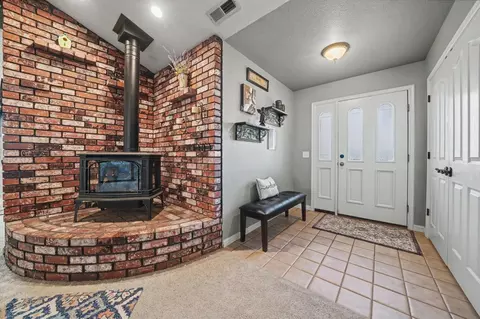 Entry Way - 509 Perry St, Jackson, CA 95642 photo 3 of 4