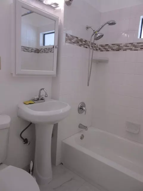 Bath - 61 Ellis St, Stockton, CA 95204 photo 1 of 1