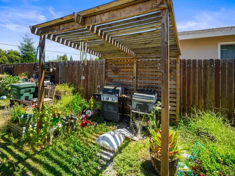 Exterior - 5936 Ranger Way, Carmichael, CA 95608 photo 3 of 10