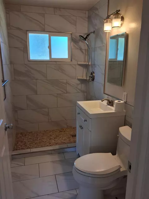 Bath - 15 E Ingram St, Stockton, CA 95204 photo 2 of 2