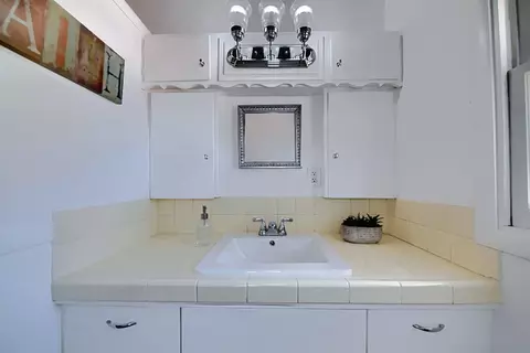 Bath - 30000 Kasson Rd Apt 1p54 Juniper, Tracy, CA 95304 photo 4 of 4
