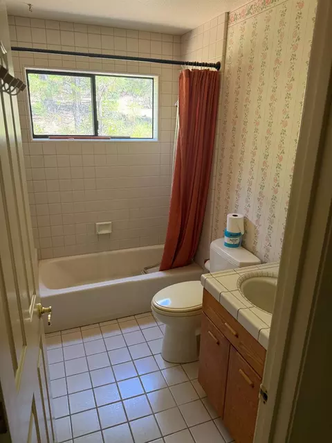 Bath - 18060 Burgen Dr, Applegate, CA 95703 photo 1 of 2