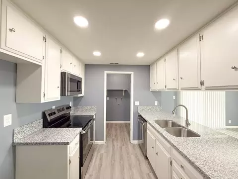 Kitchen - 1310 Wimbledon Way, Manteca, CA 95336 photo 1 of 4