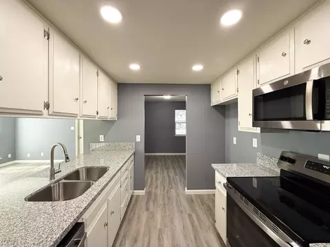Kitchen - 1310 Wimbledon Way, Manteca, CA 95336 photo 4 of 4