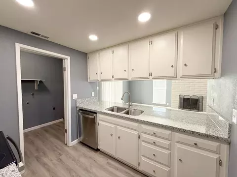 Kitchen - 1310 Wimbledon Way, Manteca, CA 95336 photo 2 of 4