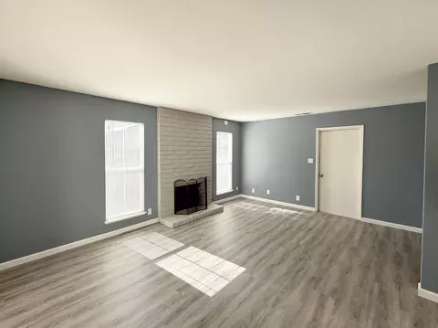 Living - 1310 Wimbledon Way, Manteca, CA 95336 photo 6 of 7
