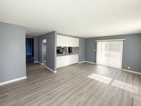 Living - 1310 Wimbledon Way, Manteca, CA 95336 photo 4 of 7