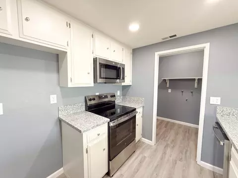 Kitchen - 1310 Wimbledon Way, Manteca, CA 95336 photo 3 of 4
