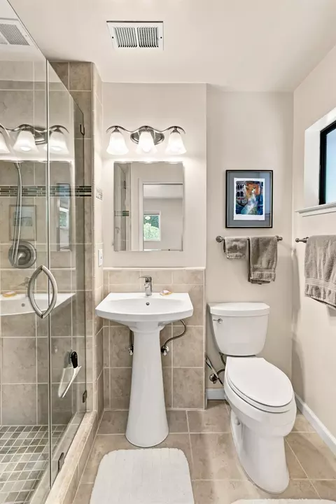 Bath - 819 Sycamore Ln, Davis, CA 95616 photo 1 of 6