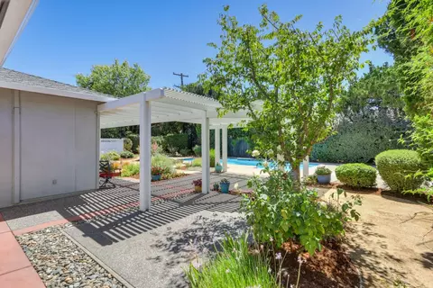 Exterior - 819 Sycamore Ln, Davis, CA 95616 photo 6 of 25