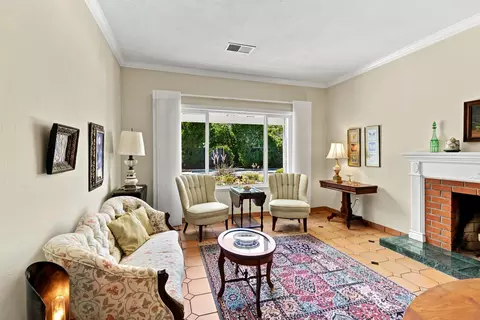 Living - 819 Sycamore Ln, Davis, CA 95616 photo 7 of 10
