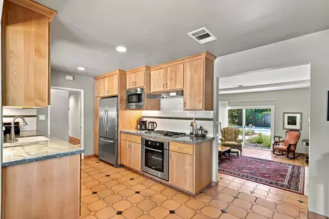 Kitchen - 819 Sycamore Ln, Davis, CA 95616 photo 4 of 5