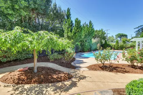 Exterior - 819 Sycamore Ln, Davis, CA 95616 photo 15 of 25