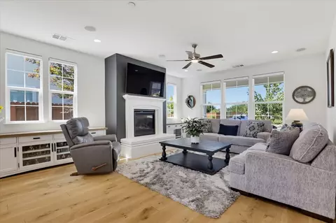 Living - 207 Ryans Ln, Grass Valley, CA 95945 photo 1 of 8