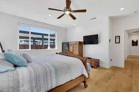 Bedroom - 207 Ryans Ln, Grass Valley, CA 95945 photo 7 of 10