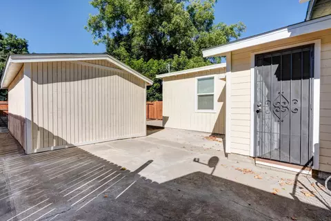 Exterior - 828 W 23rd St, Merced, CA 95340 photo 9 of 15