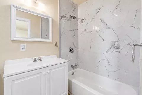 Bath - 828 W 23rd St, Merced, CA 95340 photo 2 of 6