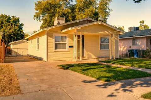 Exterior - 828 W 23rd St, Merced, CA 95340 photo 3 of 15