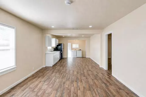 Living - 828 W 23rd St, Merced, CA 95340 photo 2 of 4