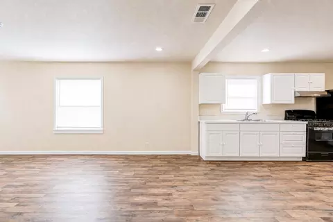 Living - 828 W 23rd St, Merced, CA 95340 photo 3 of 4