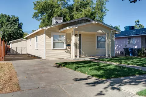 Exterior - 828 W 23rd St, Merced, CA 95340 photo 5 of 15