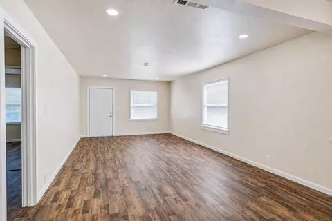 Living - 828 W 23rd St, Merced, CA 95340 photo 1 of 4