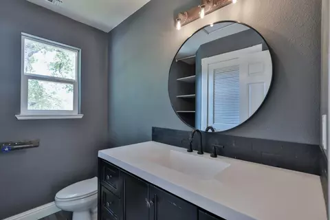 Bath - 886 Cottage, Placerville, CA 95667 photo 3 of 5
