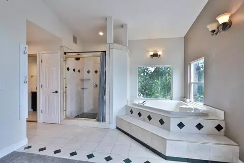 Bath - 886 Cottage, Placerville, CA 95667 photo 4 of 5