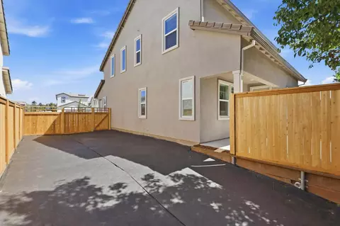 Exterior - 1043 Ginkgo Cir, Davis, CA 95618 photo 3 of 3