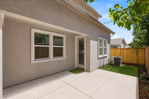 Exterior - 1043 Ginkgo Cir, Davis, CA 95618 photo 2 of 3