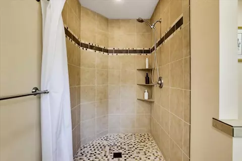 Bath - 16981 Scott Way, Grass Valley, CA 95949 photo 3 of 4