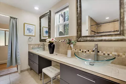 Bath - 16981 Scott Way, Grass Valley, CA 95949 photo 2 of 4