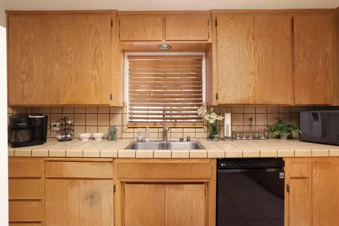Kitchen - 802 Pine St, Manteca, CA 95336 photo 2 of 5