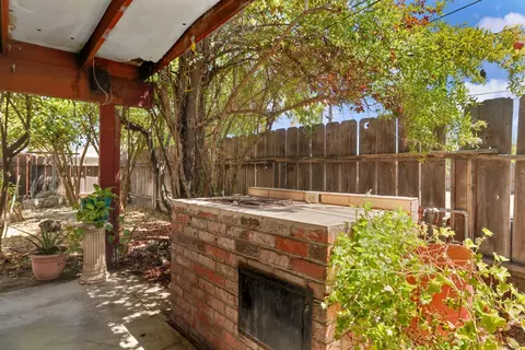 Exterior - 802 Pine St, Manteca, CA 95336 photo 5 of 9