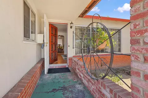 Entry Way - 802 Pine St, Manteca, CA 95336 photo 1 of 1
