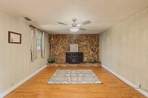 Living - 802 Pine St, Manteca, CA 95336 photo 1 of 3