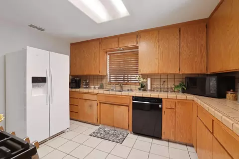 Kitchen - 802 Pine St, Manteca, CA 95336 photo 4 of 5
