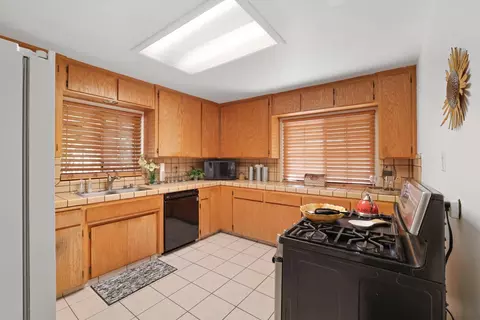 Kitchen - 802 Pine St, Manteca, CA 95336 photo 1 of 5