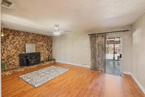 Living - 802 Pine St, Manteca, CA 95336 photo 2 of 3