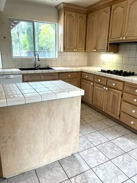 Kitchen - 2126 Fox Way, Concord, CA 94518 photo 2 of 3