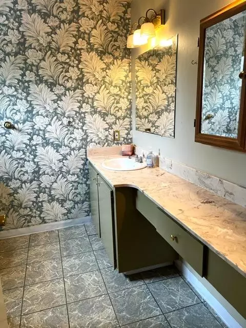 Bath - 2126 Fox Way, Concord, CA 94518 photo 2 of 3