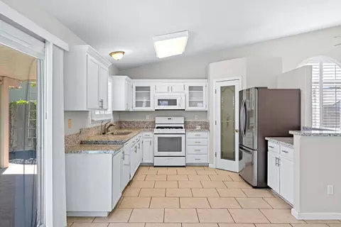 Kitchen - 2620 Riverpark Dr, Modesto, CA 95351 photo 1 of 3