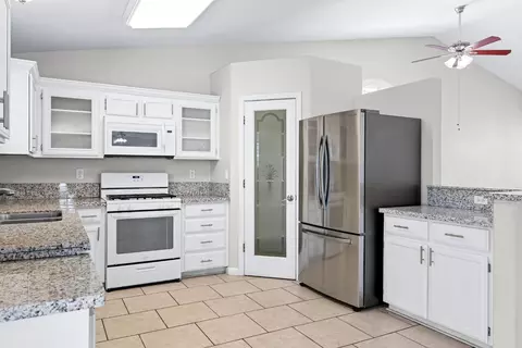 Kitchen - 2620 Riverpark Dr, Modesto, CA 95351 photo 3 of 3